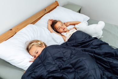 7 Feiten en Fabels over Verzwaringsdekens bij Slaapproblemen (Wetenschappelijk Onderbouwd)