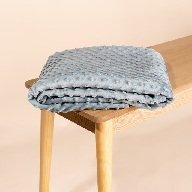 novaline-verzwaringsdeken-hoes-minky-grijs-dotted.JPG